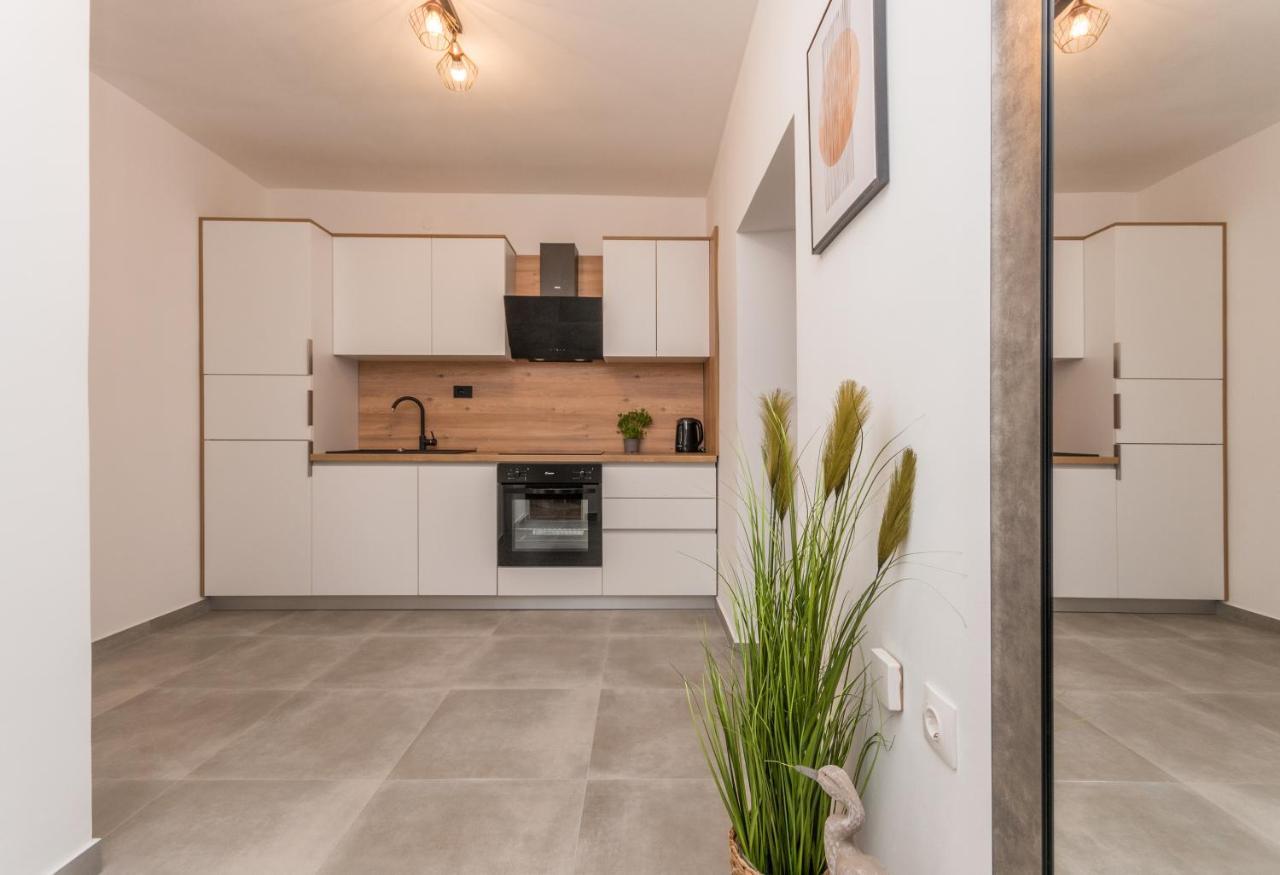 Apartmani A&M Biograd Na Moru Ngoại thất bức ảnh